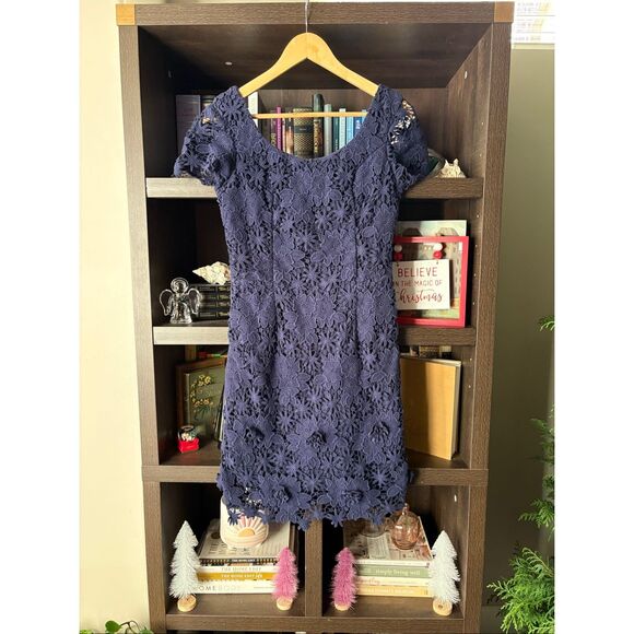 Lilly Pulitzer Marta Dress In Navy Floral Lace Size 4 - Picture 2 of 7